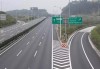 高速公路上的导流线是否可以停车？